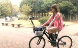 Ryo Tsujimoto Asian girl has a orgasm on her bike