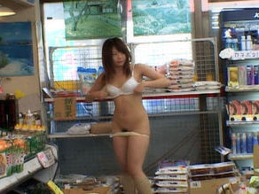 Mayura Hoshizuki Hot Asian chick changes panties in the store
